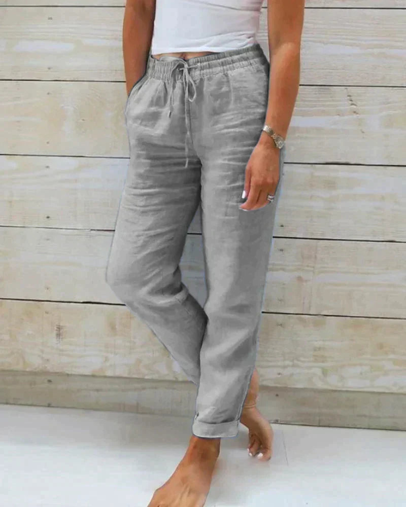 Calça feminina Stacy para o verão. Leve, fresca e confortável, ideal para looks casuais e versáteis no dia a dia.