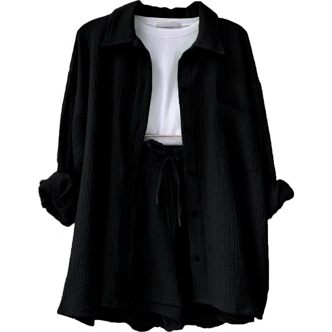 Conjunto casual chic feminino de top e shorts. Peças separadas de verão que combinam conforto e estilo.