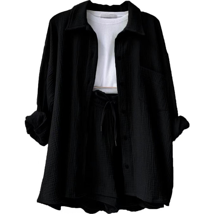 Conjunto casual chic feminino de top e shorts. Peças separadas de verão que combinam conforto e estilo.
