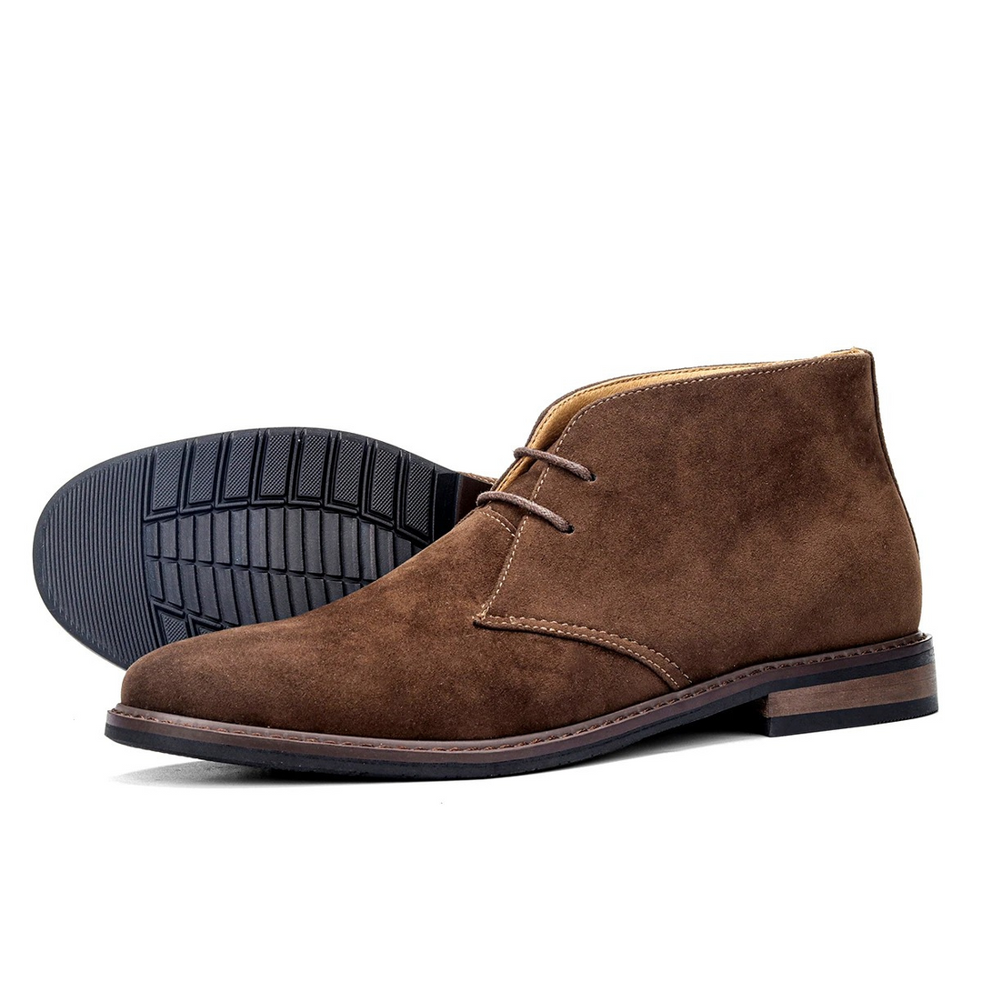 Bota Chukka marrom clássica para homens. Estilo versátil, conforto superior e durabilidade em um só calçado.