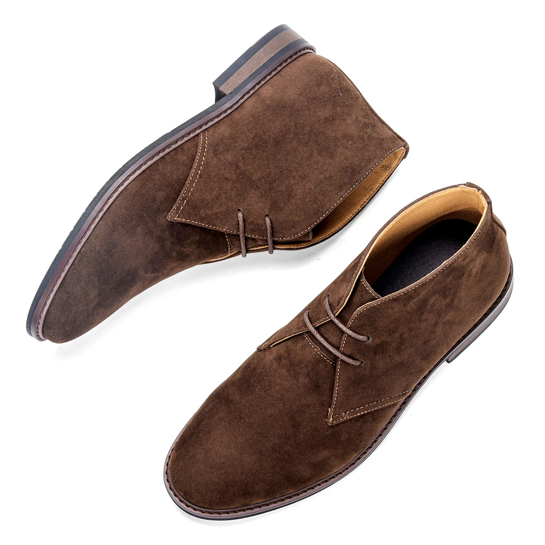 Botas Chukka marrom para homem. Elegância clássica, estilo sofisticado e conforto duradouro para qualquer ocasião.