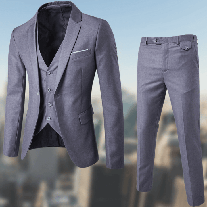 Terno masculino elegante preto para ocasiões formais e casuais. Conjunto social versátil de paletó e calça.