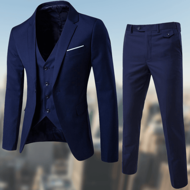 Terno masculino preto de corte elegante, ideal para festas e eventos formais. Conjunto social de paletó e calça, tamanhos grandes.