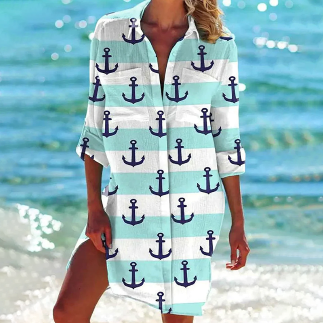 Moda verão: vestido longo estampado feminino, com design elegante para a praia e primavera.