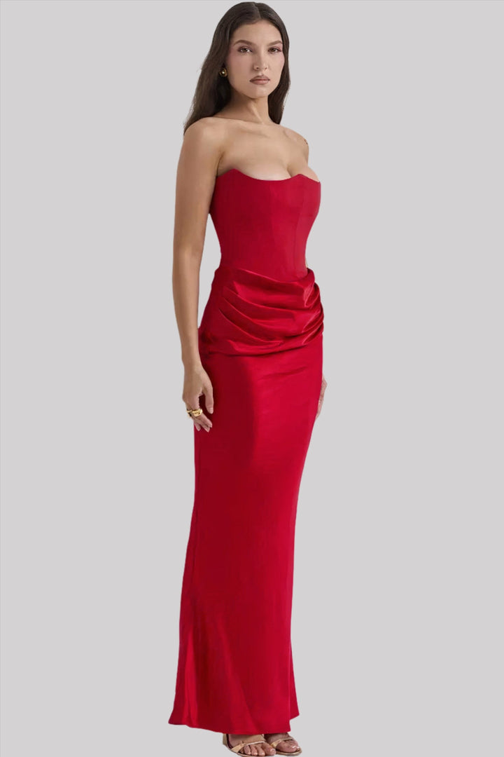 Vestido maxi feminino ombro a ombro para festa. Estilo elegante para celebrações de verão ou gala.