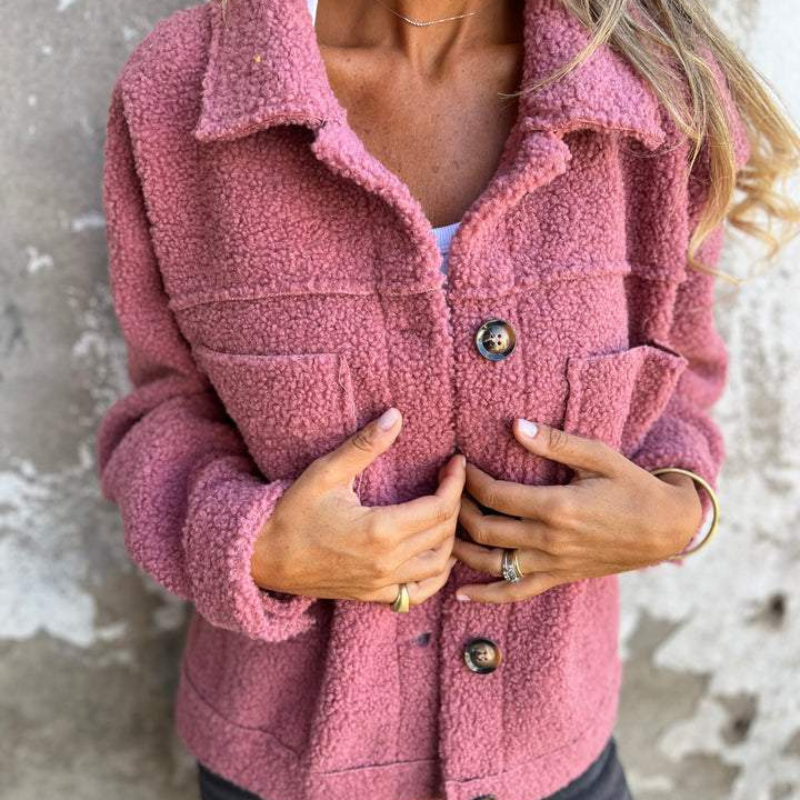 Elegante casaco feminino preto para outono/inverno. Jaqueta casual que oferece aquecimento e conforto na moda.