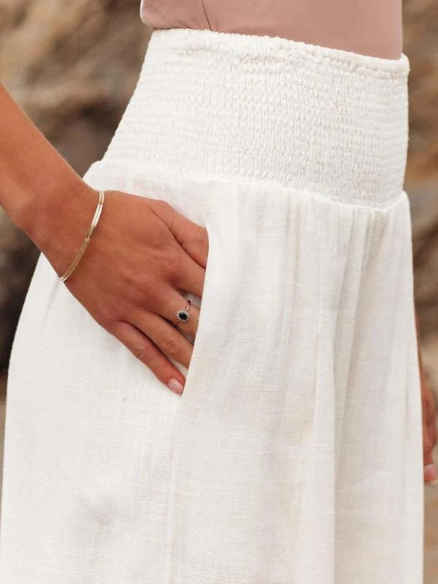 Calças femininas Lily, estilo fluido e perna larga. Conforto para beachwear, moda verão e roupa casual de praia.