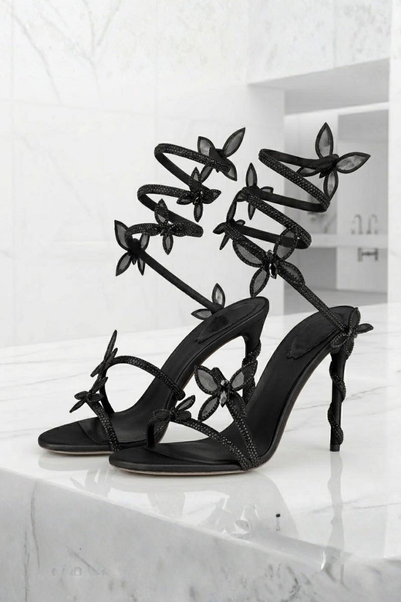 Elegantes sapatos de dança latina femininos com salto alto e detalhe de laço. Conforto para a pista.
