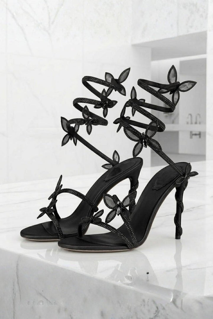 Elegantes sapatos de dança latina femininos com salto alto e detalhe de laço. Conforto para a pista.