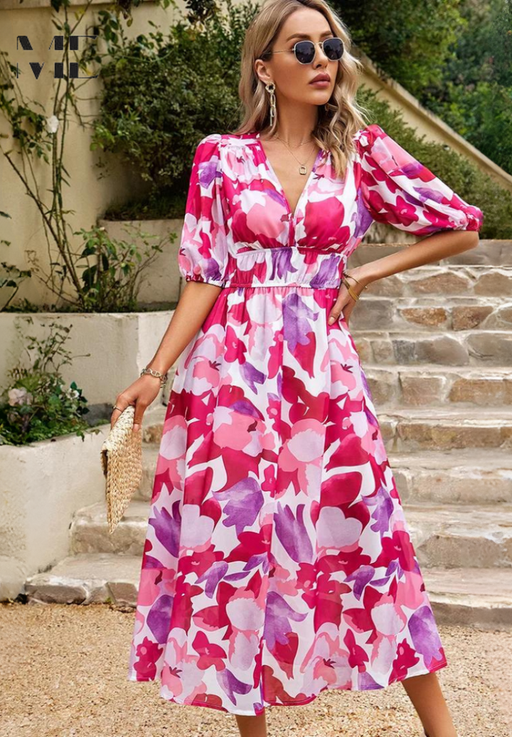 Vestido elegante e confortável, com estampa moderna e efeito modelador discreto.