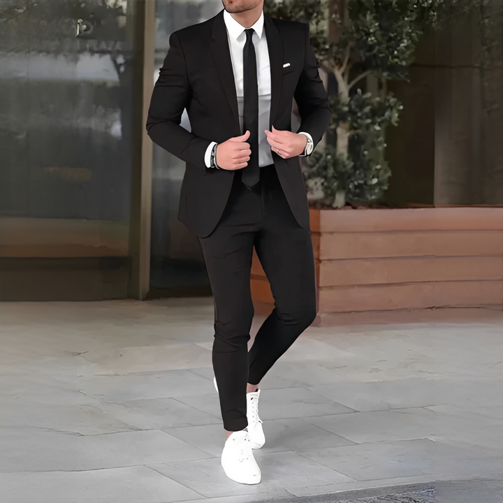 Traje de casamento masculino sofisticado, vestuário moderno slim para noivos ou convidados elegantes.