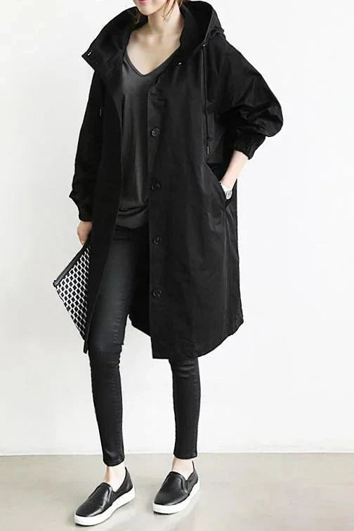 Sobretudo feminino casual e estiloso, oversized com capuz. Ideal para outono/inverno, conforto e moda.