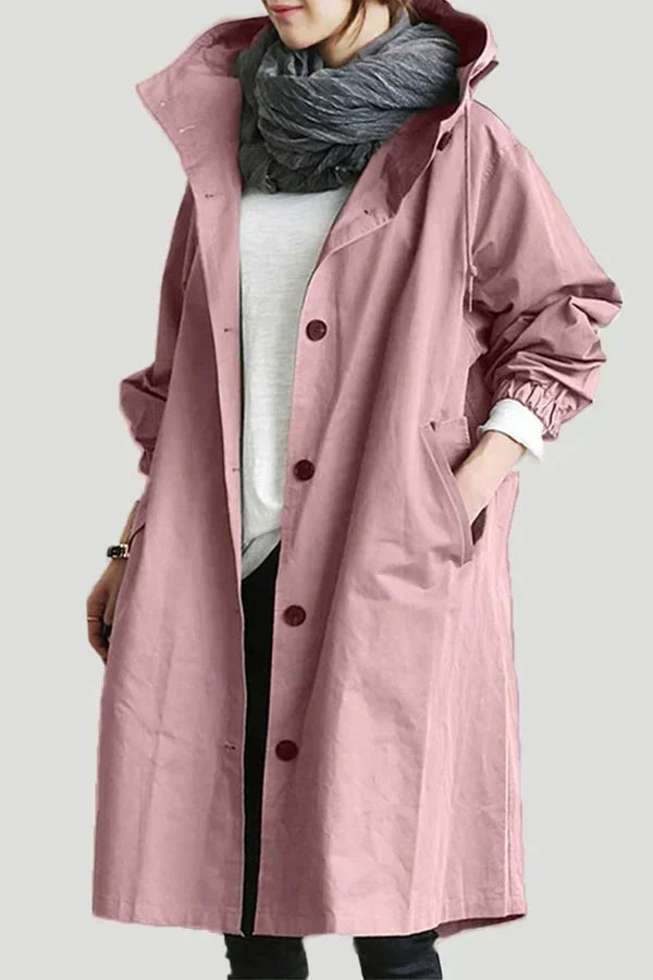 Sobretudo feminino elegante com capuz, oversized para conforto. Jaqueta de outono/inverno, moda e proteção.