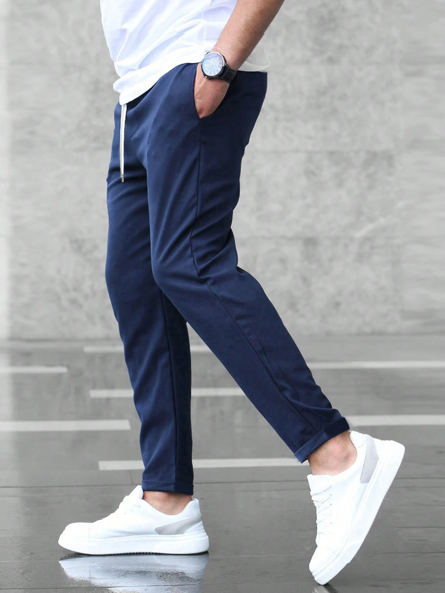 Calça masculina Nico, perfeita para vida ativa. Conforto duradouro e visual impecável em vestuário casual.