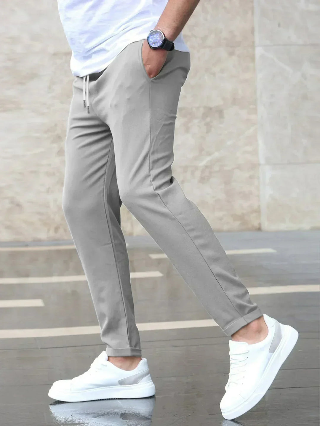 Calça casual masculina Nico, disponível em cores variadas. Crie looks versáteis com estilo e conforto.