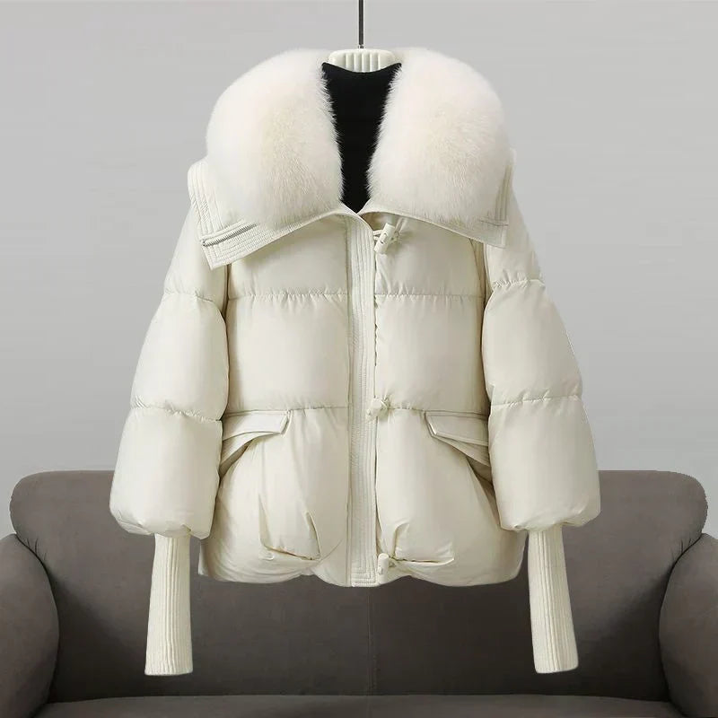 Roupa feminina de inverno: jaqueta acolchoada. Moderna, quente e elegante para look casual.