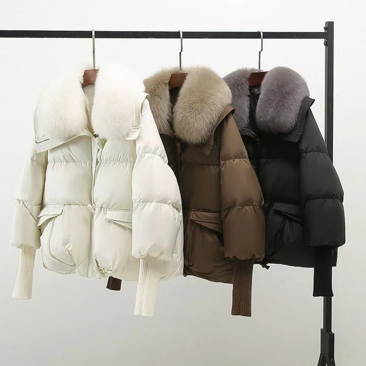 Jaqueta acolchoada feminina elegante. Roupa de inverno confortável e estilosa para moda casual.