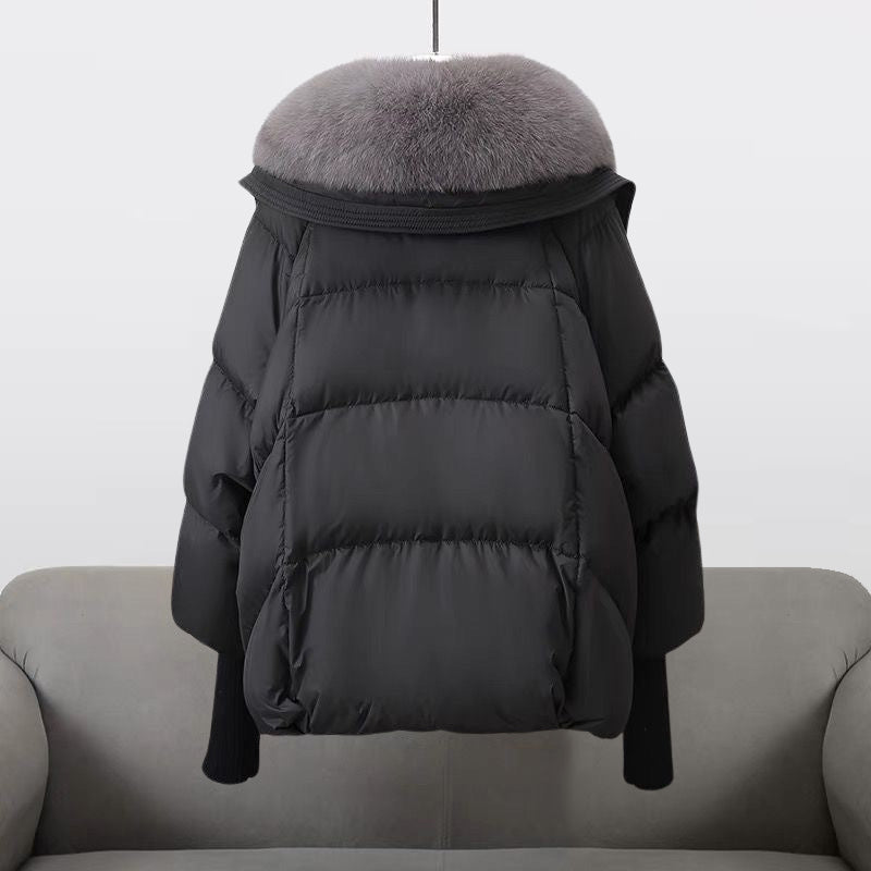 Casaco de inverno feminino curto e acolchoado Oslo, com capuz. Conforto e estilo urbano na roupa de frio.