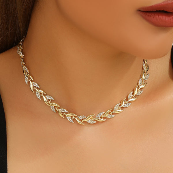 Pulseira artesanal cauda de peixe com fecho delicado e cristais, acessório feminino de joia.