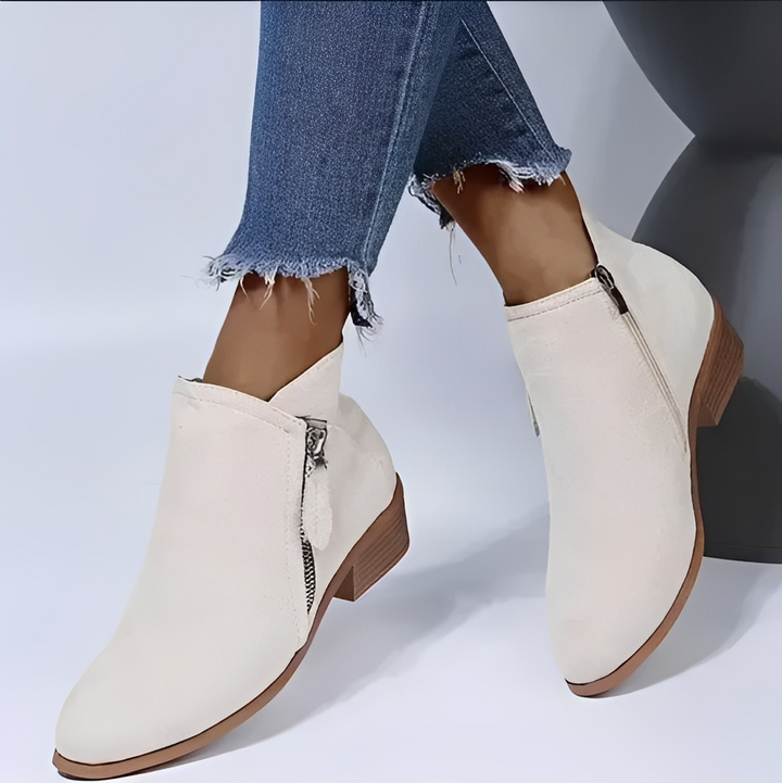 Bota de tornozelo feminina elegante e confortável. Perfeita para as estações, combina estilo casual e moda.