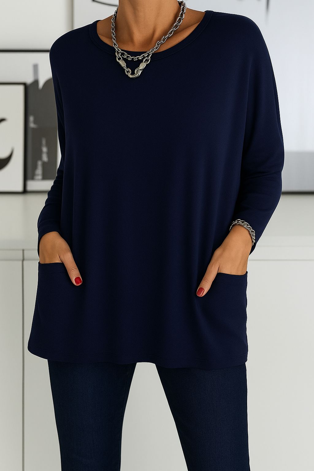 Blusa feminina de manga longa, sinônimo de moda e conforto para qualquer ocasião, do casual ao trabalho.