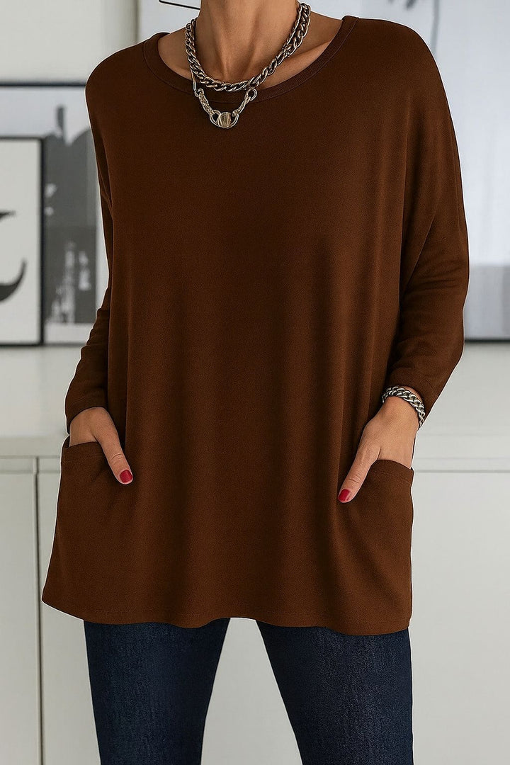 Blusa feminina longa de vestuário, peça chave que combina elegância descontraída com praticidade.