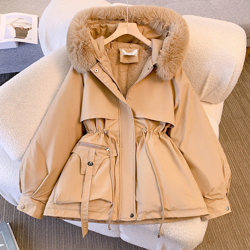 Casaco feminino Rosy com design elegante, ideal para o inverno. Agasalho quente e sofisticado.