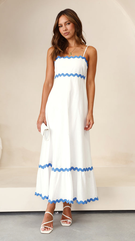 Vestido de verão feminino longo de alça, com detalhes delicados.