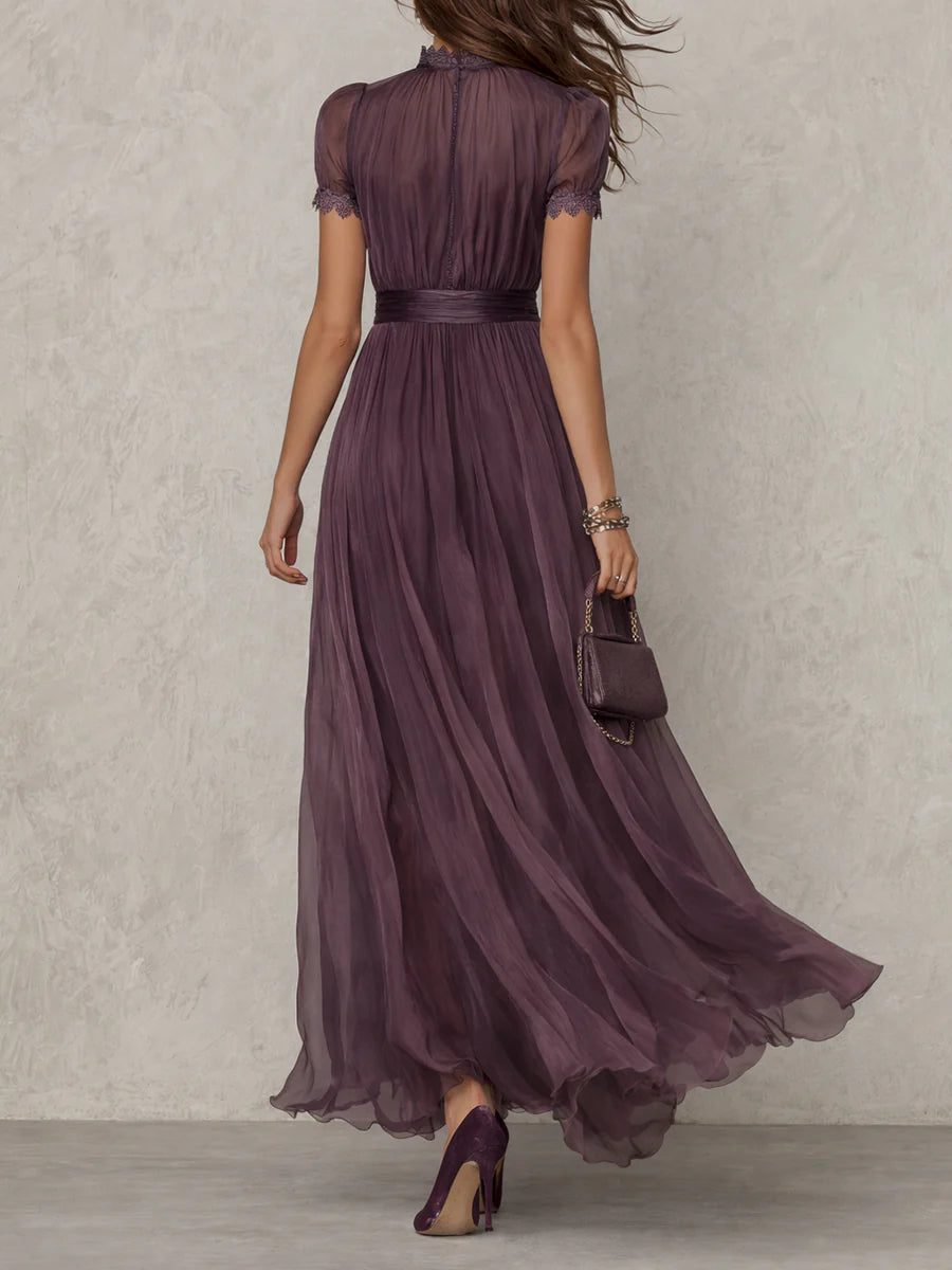 Lindo vestido longo feminino violeta com decote chave. Estilo elegante para moda festa e ocasiões especiais.