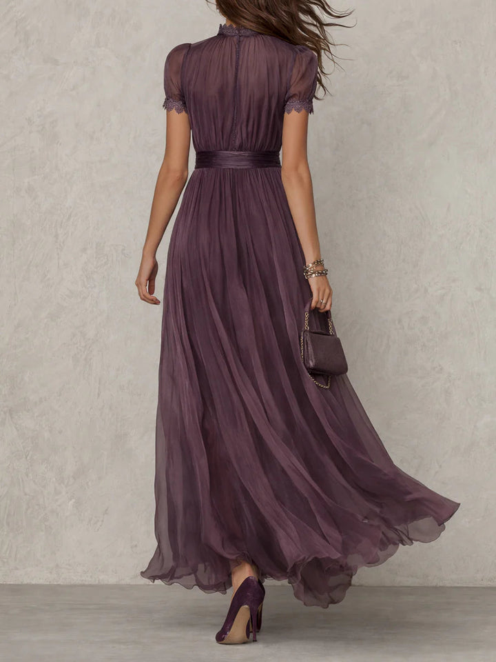 Lindo vestido longo feminino violeta com decote chave. Estilo elegante para moda festa e ocasiões especiais.