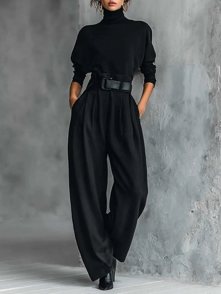 Conjunto feminino elegante com gola alta e calças retas. Look versátil para o dia a dia, disponível em cinza, castanho e preto.