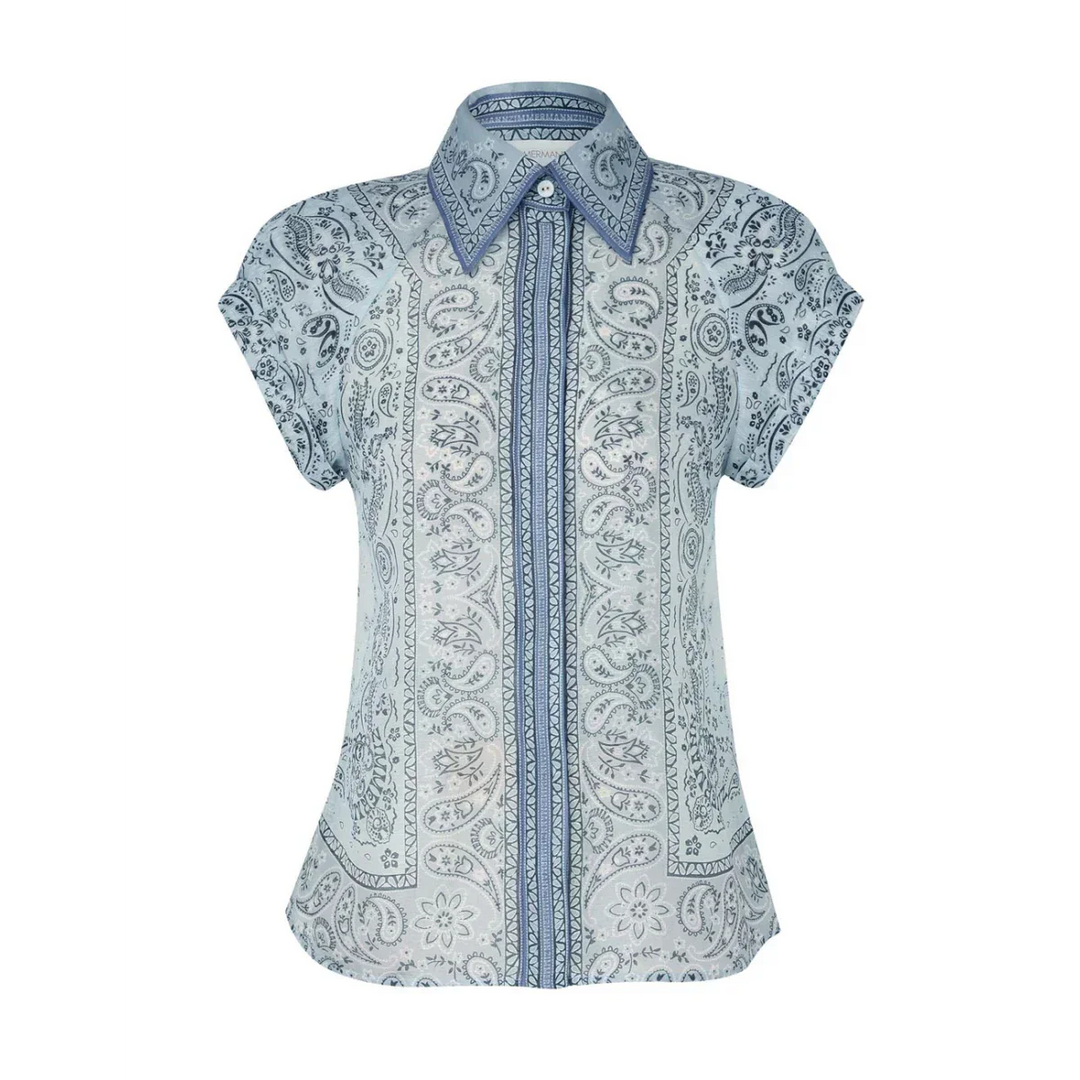 Roupa de verão feminina azul celeste, conjunto elegante para um estilo fresco e leve.