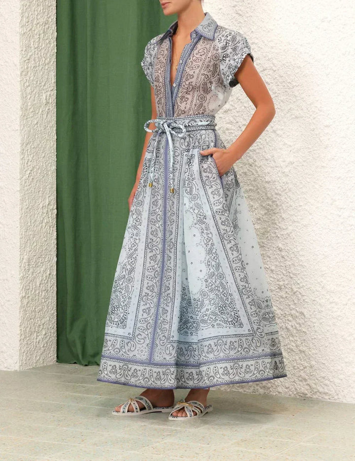 Conjunto feminino estilo moda praia, roupa de verão azul para sofisticação e conforto.