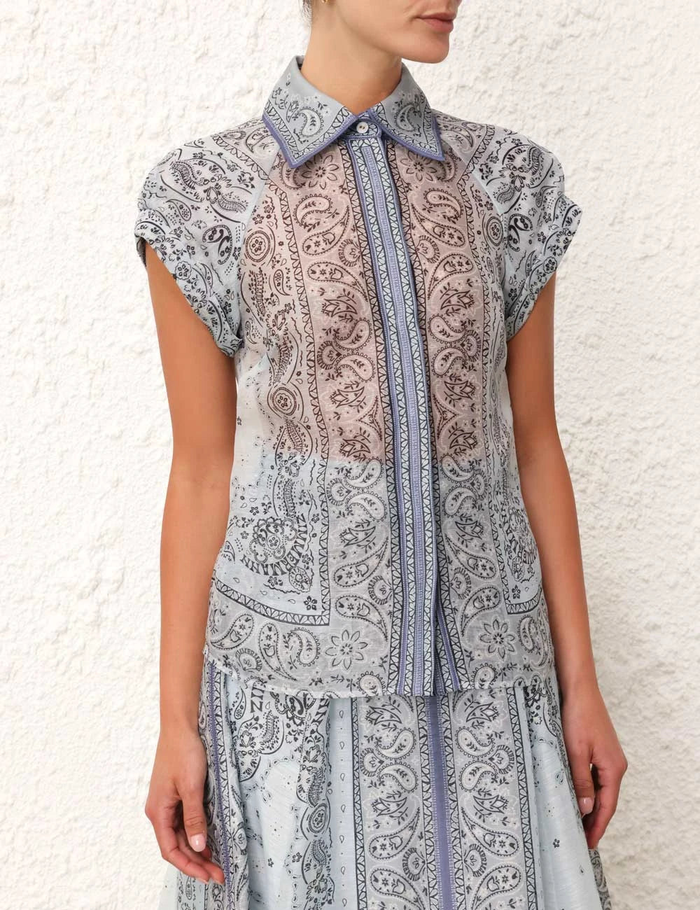 Conjunto feminino casual chic, perfeito para moda praia e dias quentes de verão.