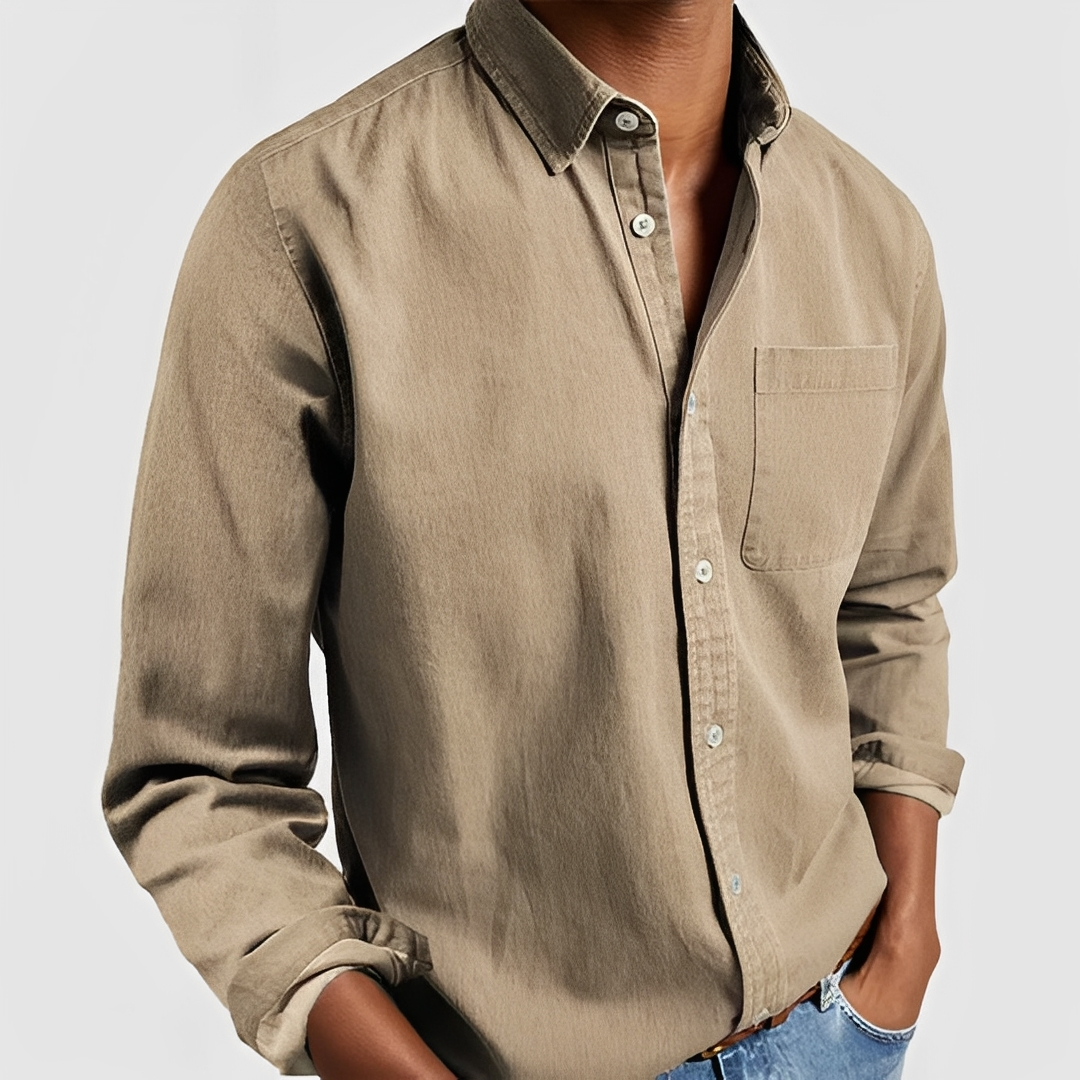 Camisa casual masculina de manga longa em cor neutra, ideal para o estilo primavera verão. Conforto e moda versátil.