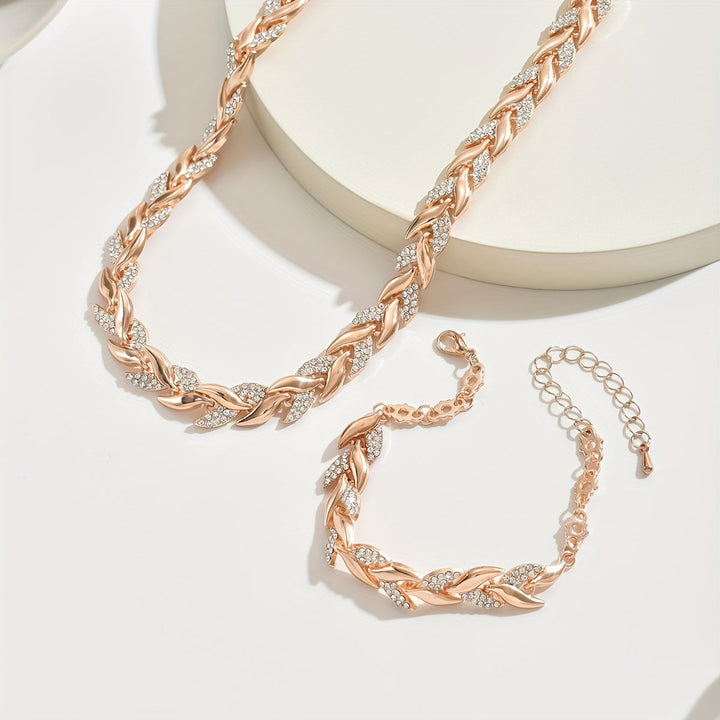 Colar feminino artesanal com pingente cauda de peixe e cristais, acessório de joia exclusivo.