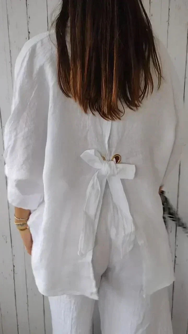 Blusa feminina elegante com botões. Estilo clássico, versátil e confortável. Disponível em tamanhos grandes.
