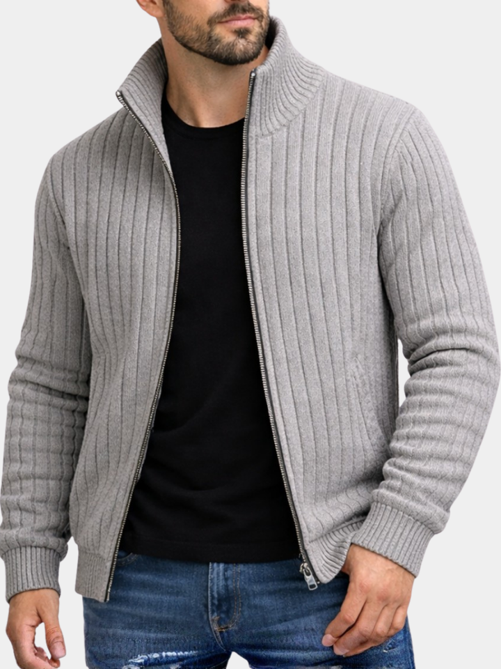 Colete masculino clássico com fecho. Versátil para outono/inverno, ideal para camadas e uso diário com conforto.
