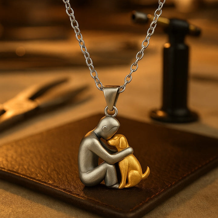 Colar ajustável de abraço com pingente de cão dourado. Joia pet para homem ou mulher, presente para amantes de cães.