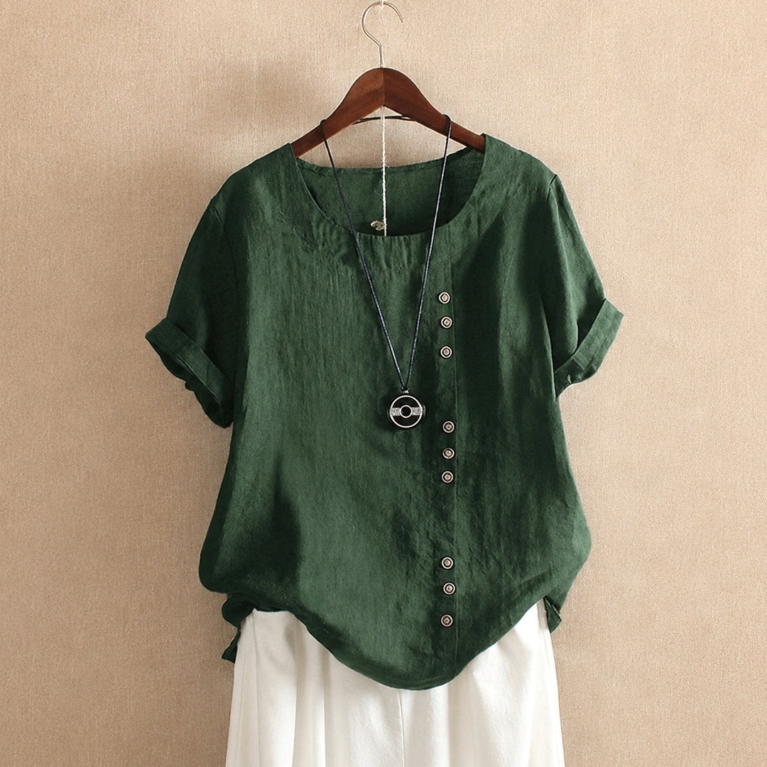 Blusa Julianny feminina, ideal para trabalho ou look casual de verão. Manga curta e botões para máximo conforto.