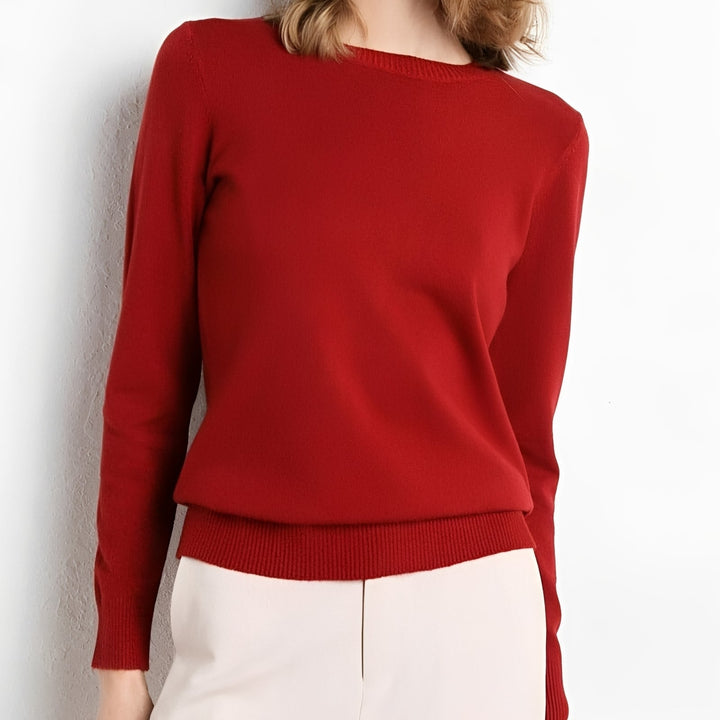 Suéter feminino Livana, conforto macio, estilo casual, roupa essencial para o frio.