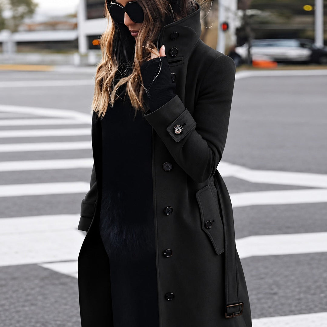 Casaco feminino elegante e justo, indispensável no outono e inverno. Agasalho versátil para moda feminina.