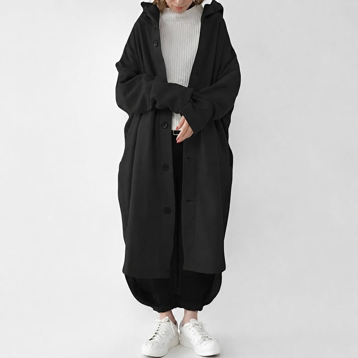 Trench coat feminino longo, solto e casual. Uma peça essencial e versátil para o guarda-roupa de inverno.