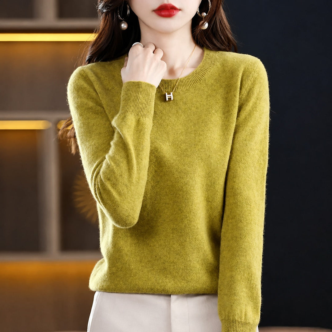 Moda feminina: suéter casual chic de gola redonda, toque suave, perfeito para o frio.