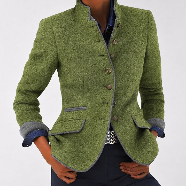 Elegante blazer feminino de inverno com design clássico e práticos bolsos, essencial para a estação.