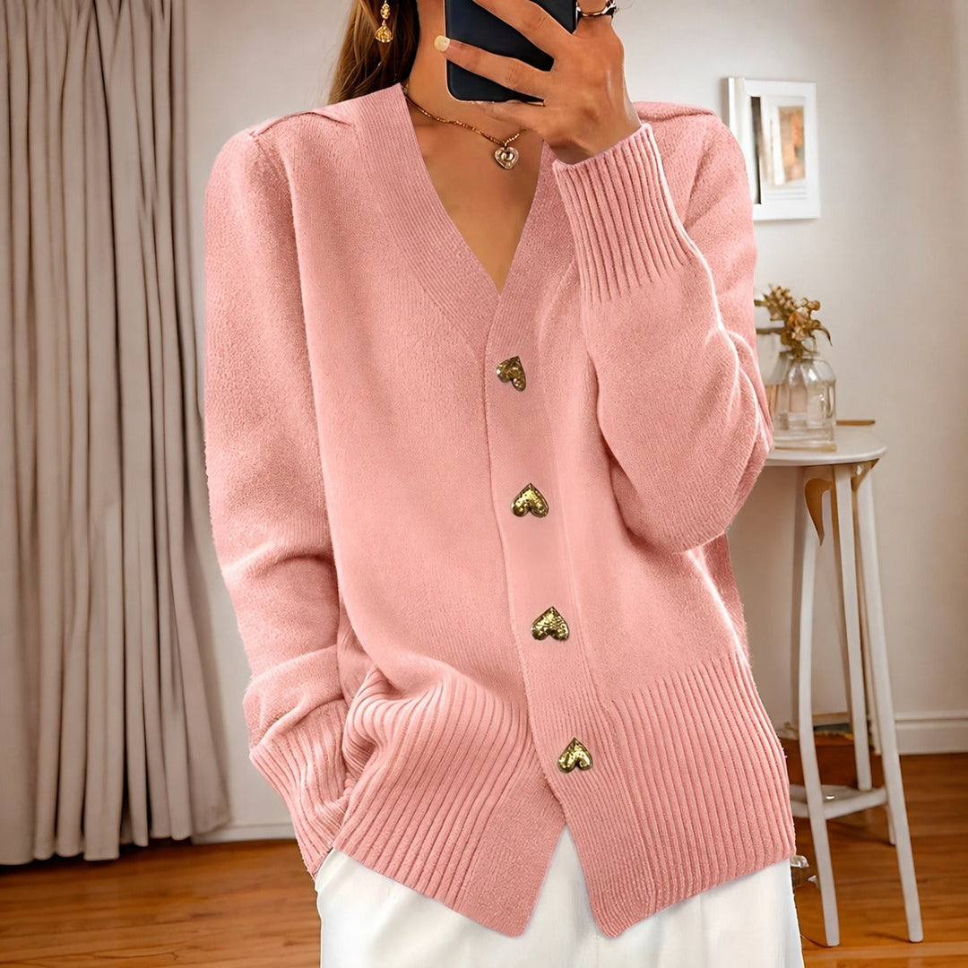 Moda feminina: cardigã elegante para outono/inverno, com botões destacados, proporcionando conforto.