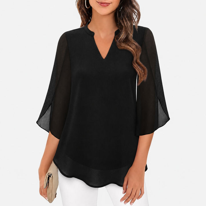 Blusa feminina arejada com fendas elegantes nas mangas. Perfeita para moda verão casual, sofisticada e confortável.