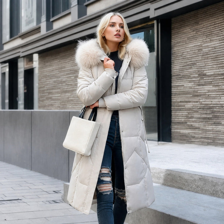 Casaco feminino elegante estilo italiano com capuz para inverno. Perfeito para roupa exterior comprida e moda.