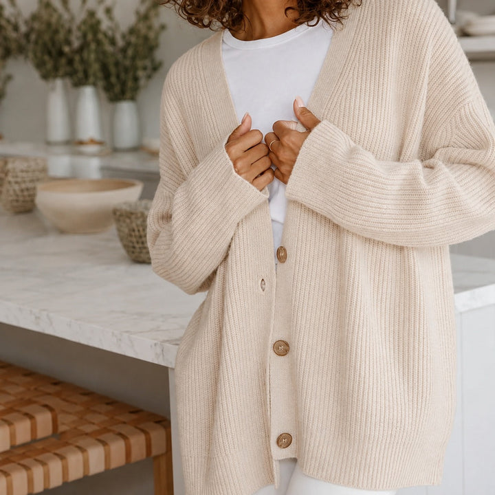 Jaqueta feminina oversized Leah, cardigã versátil para looks casuais e elegantes, com conforto diário.