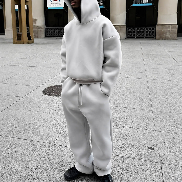 Conjunto de inverno masculino com moletom oversized e calça moletom, perfeito para praticidade e moda casual.